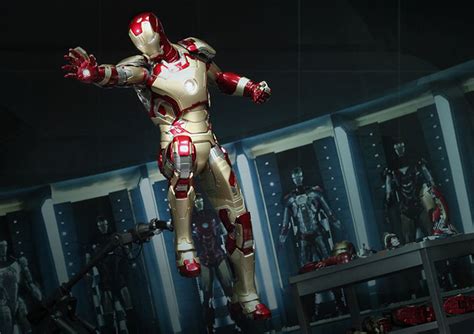 Hot Toys Iron Man Mk Xlii