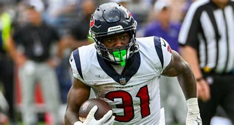 9 Fantasy Football Players To Drop Or Hold Week 12 Waiver Wire