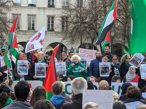 Stotine građana na protestu u Parizu Zaustavite genocid u Gazi