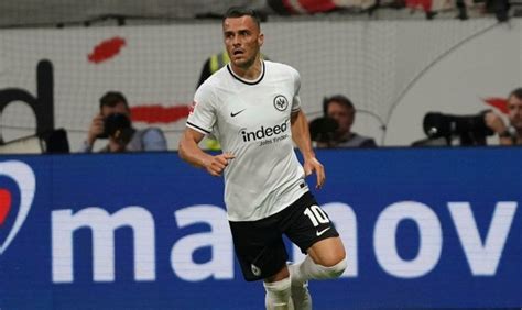 Juventus Filip Kostic aterriza en Turín