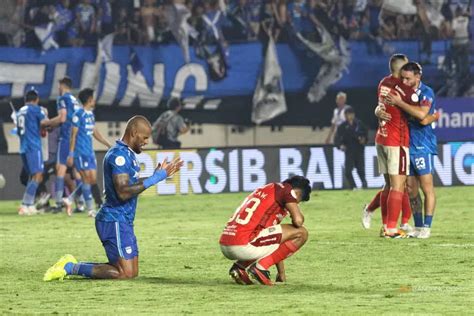 Kalahkan Madura United Persib Bandung Jejakkan Satu Kaki Sebagai