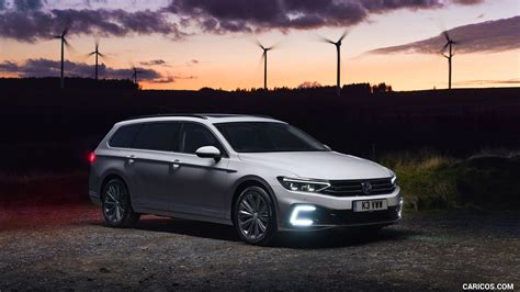 2020 Volkswagen Passat Gte Advance Estate Uk Spec Plug In Hybrid Front Three Quarter Caricos