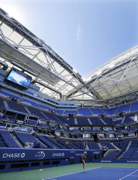 Retractable roof gives Arthur Ashe Stadium a new look - The Boston Globe