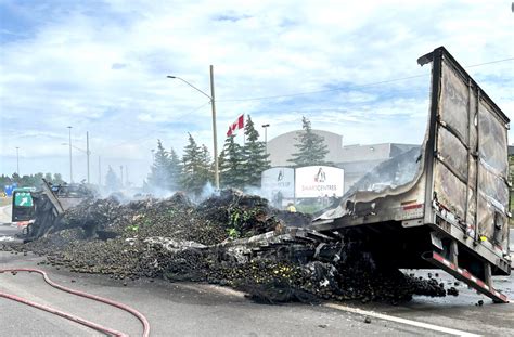 Video Truck Fire Full Of Avocadoes Closes Hwy 401 In Mississauga Insauga