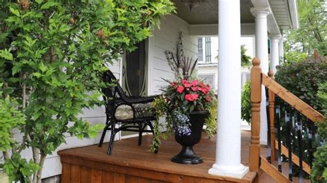 25 Planter Ideas Welcoming Front Gardens And Porches