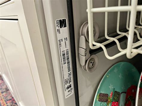 Easy Steps To Clean A Dishwasher & Dishwasher Filter With Vinegar ...