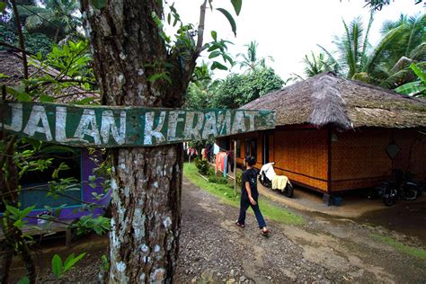 Hutan Kampung Yang Menyelamatkan Kuta