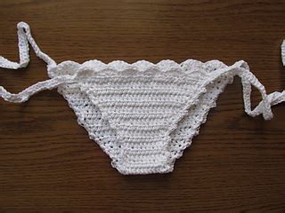 Ravelry Bikini bottom pattern by Andree Tünde