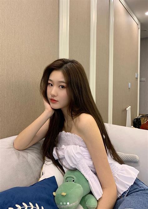 L Di N Hot Girl Instagram N I Ti Ng Nh T Ch U Khi N Netizen M M