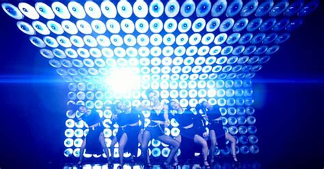 Vừa tung ảnh nude Phương Linh ra MV siêu nóng