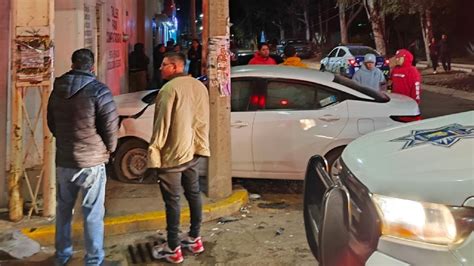 Accidente En Irapuato Se Impacta Conductor Contra Poste Se Lesionan