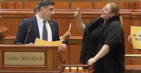 Video George Simion Compar Violen Ele Sale Din Parlament Cu Gestul