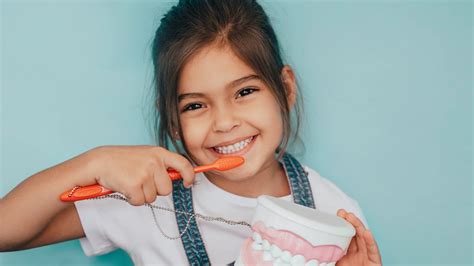 ¿cómo Debe Ser Un Cepillado Dental Infantil Adecuado Clínica Dental Sonia Colvée