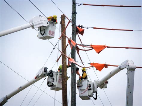 electrical power distribution line construction picture 1