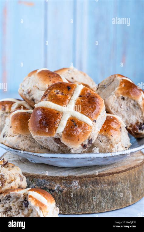 Hot Cross Buns Traditional Easter Food Stock Photo Alamy
