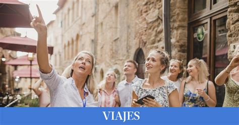 Cómo ser guía turístico: funciones, requisitos y qué estudiar 