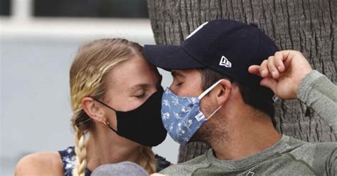 New York State Issues Sex Guidelines For Coronavirus Get Kinky Use Walls