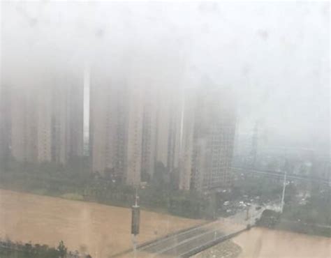 湖南长沙持续暴雨 橘子洲头观景台被淹