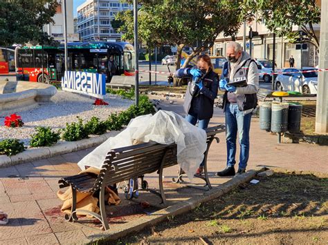 Clochard Muore In Piazza Della Repubblica Messina Oggi