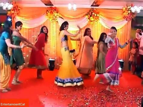 Awesome Cutest Bride Dancing On Mehndi Hd Video Dailymotion