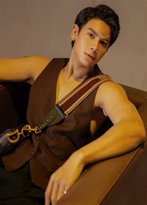 Hot Boy Ng Con Trai H Ng Di M Vi T Anh Trong Phim M I L Ai B O Tri Th C V Cu C S Ng