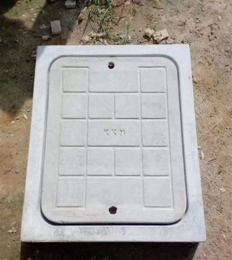 Full Floor Square SFRC MANHOLE COVERS WITH FRAME For Construction