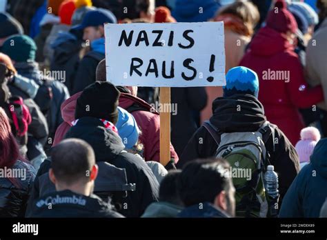 Tausende Teilnehmer Beteiligen Sich Bei Einer Grossdemonstration Gegen