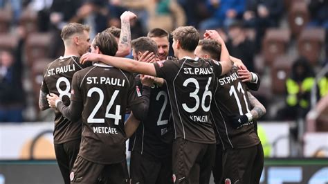 Arbeitssieg Gegen Paderborn St Pauli Auf Bundesliga Kurs Kicker