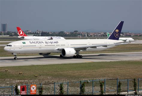 Hz Ak Saudi Arabian Airlines Boeing Er Photo By Ronald