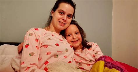 Mum S Endometriosis So Severe Only Hugging Burning Hot Water Bottle Helped With The Pain But
