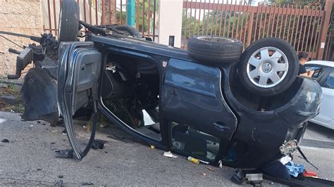 Foto Torre Del Greco Incidente Shock Due Giovani Gravi