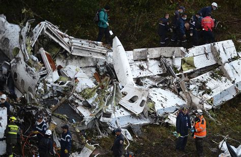 Acidente avião da Chapecoense mata 71 pessoas seis sobrevivem