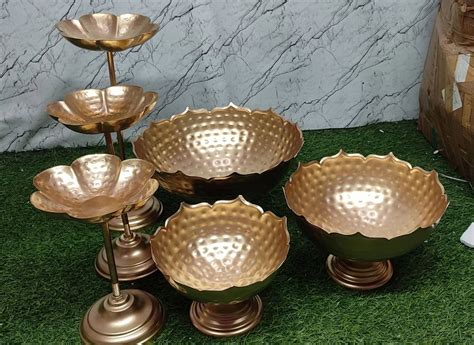 Taj Urli Bowl Set With 3 Lotus Tealight Candle Stand Floating Diya