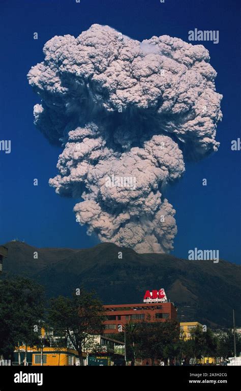 Ecuador Pichincha Quito Major Explosion Of Guagua Pichincha Volcano