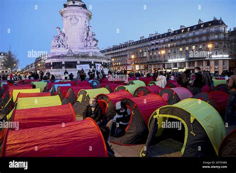 ©sebastien Muylaert Maxppp People Settle In One Of 300 Tents Set Up