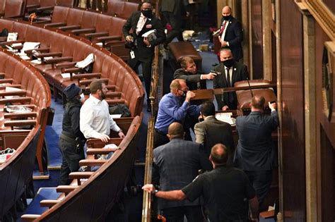 Us Capitol Cop Who Shot Ashli Babbitt Idd As Michael Byrd