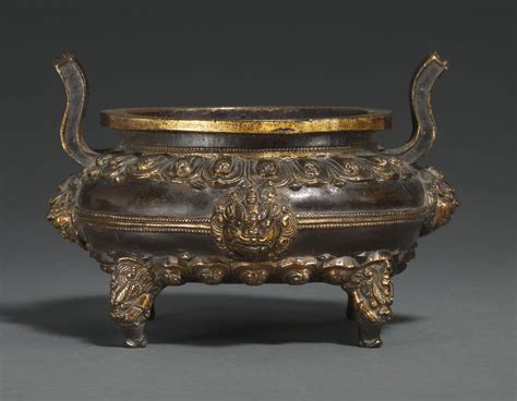 A RARE PARCEL GILT AND LACQUERED BRONZE FOUR LEGGED CENSER CHENGHUA