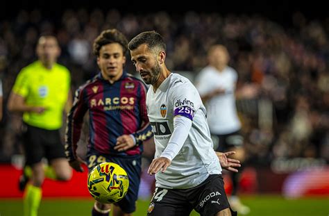 Valencia Cf X Levante Unión Deportiva Minuto A Minuto - CRÓNICA | VICTORIA DEL VALENCIA CF ANTE EL LEVANTE UD (1-0) - Valencia CF