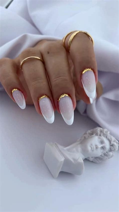 🕊️💅 White Nails 2024 Trend Swan Song 💅🕊️ [video] In 2024 Simple