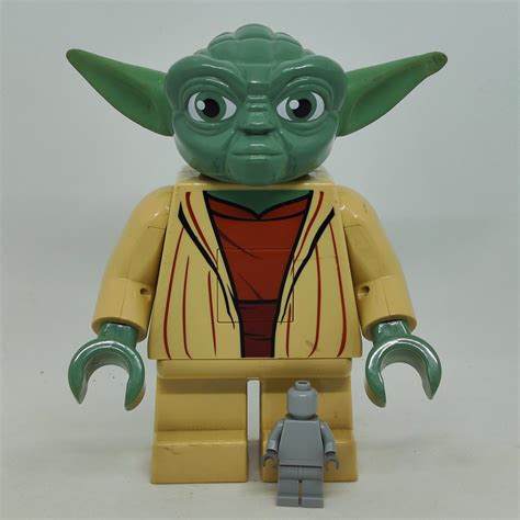 LEGO - Star Wars - Big Master Yoda Minifigure light - Catawiki