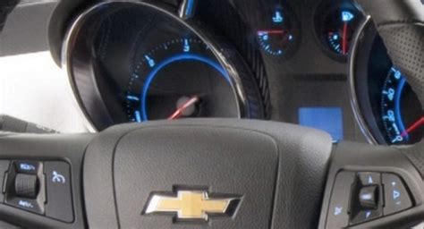 VIDEO: Interior photos of Chevrolet Cruze hatchback revealed - Automotorblog