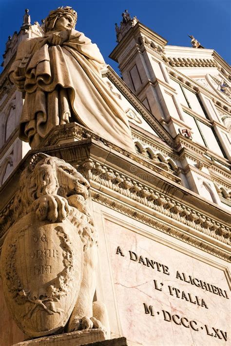 Statua Di Dante Alighieri Nel Quadrato Di Santa Croce A Firenze Alla