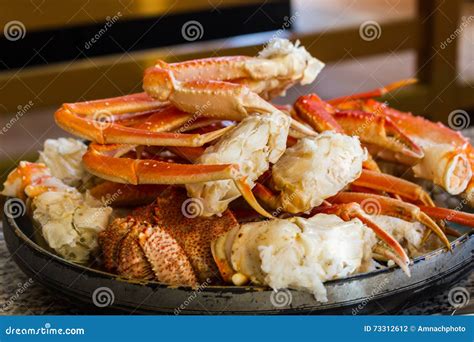 Big Japanese Giant Crab at Sapporo City. Stock Photo - Image of mittencrab, shell: 73312612