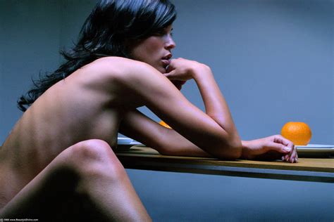 Brunette Beauty Posing Nude With Oranges XXX Dessert Picture 2