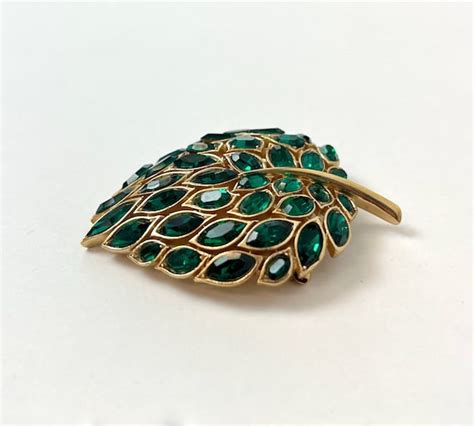 S S Trifari Emerald Green Rhinestone Leaf Alf Gem