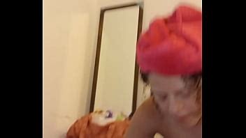 La niñera se estaba bañando cuando me la empezó a chupar XVIDEOS