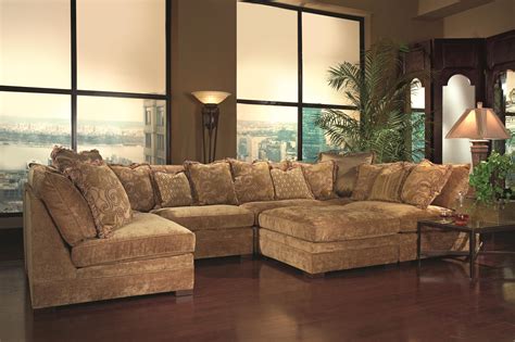 Huntington House Godfrey Contemporary Sectional Sofa With Accent