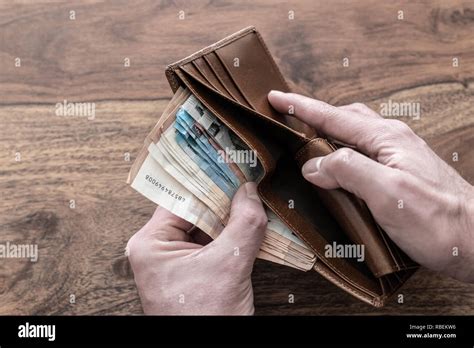 Money Out Of Wallet Hi Res Stock Photography And Images Alamy