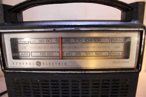 General Electric Solid State Am Fm Power Radio