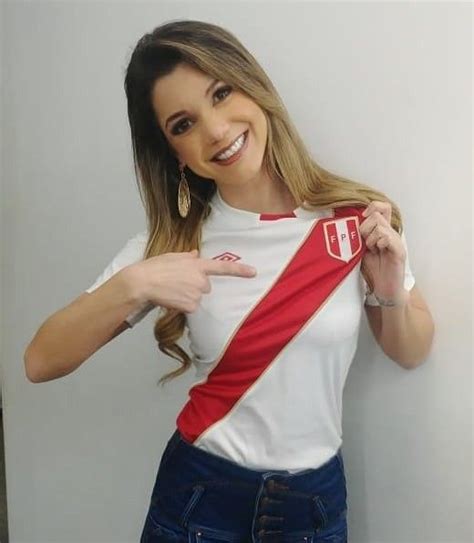 Peruana con camiseta Perú peruana Football Tops Football Outfits